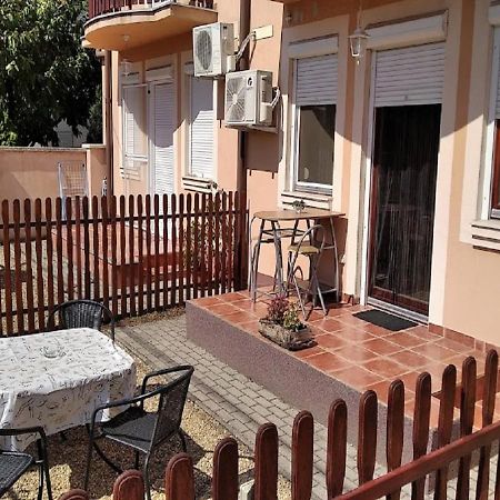 Hellasz Apartman ギュラ エクステリア 写真
