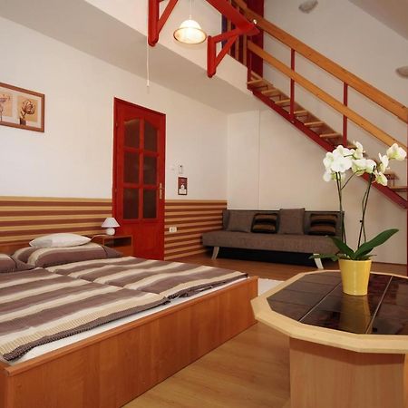 Hellasz Apartman ギュラ エクステリア 写真