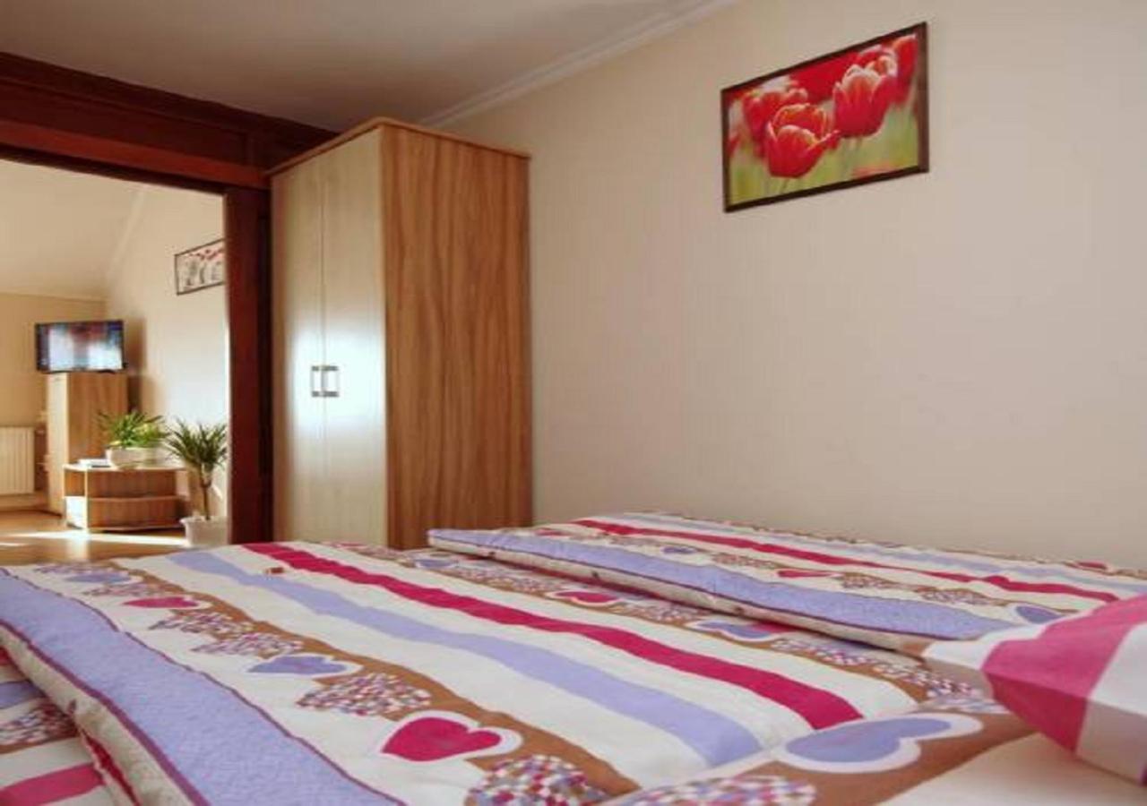 Hellasz Apartman ギュラ エクステリア 写真