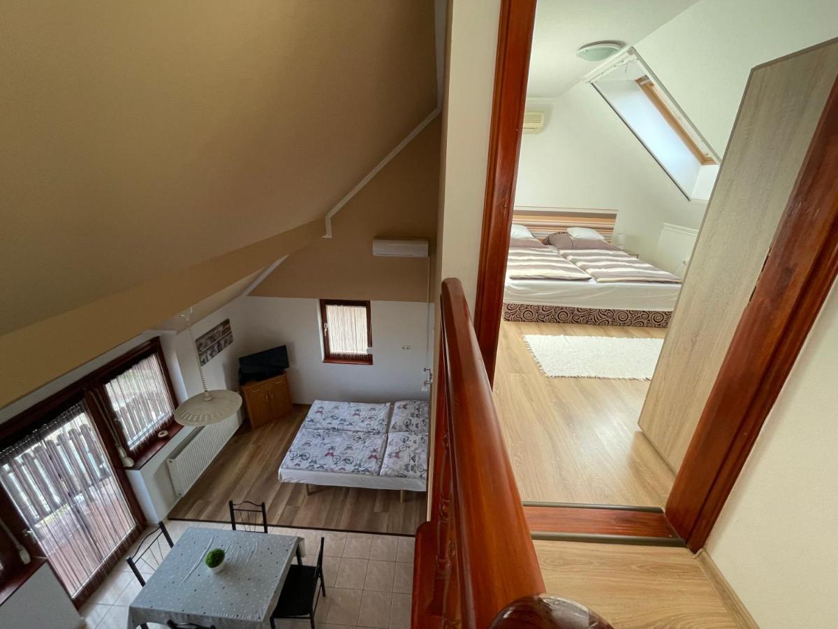 Hellasz Apartman ギュラ エクステリア 写真
