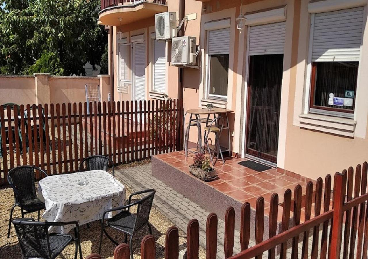 Hellasz Apartman ギュラ エクステリア 写真