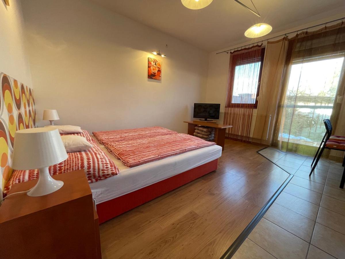 Hellasz Apartman ギュラ エクステリア 写真