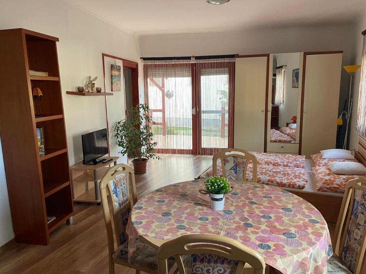 Hellasz Apartman ギュラ エクステリア 写真