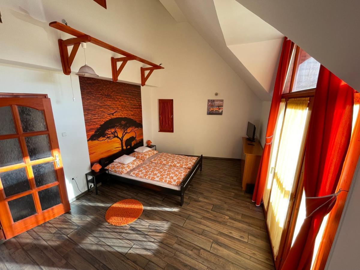 Hellasz Apartman ギュラ エクステリア 写真