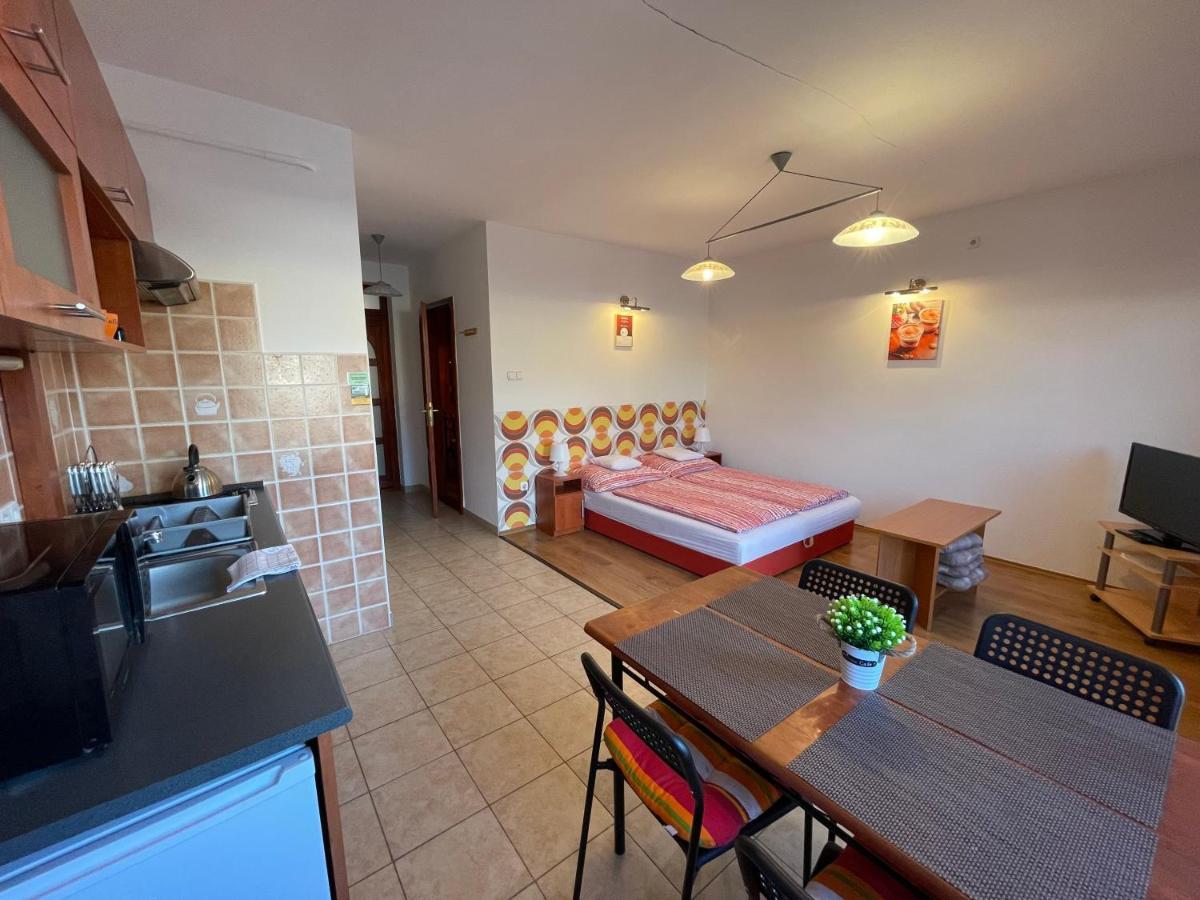 Hellasz Apartman ギュラ エクステリア 写真