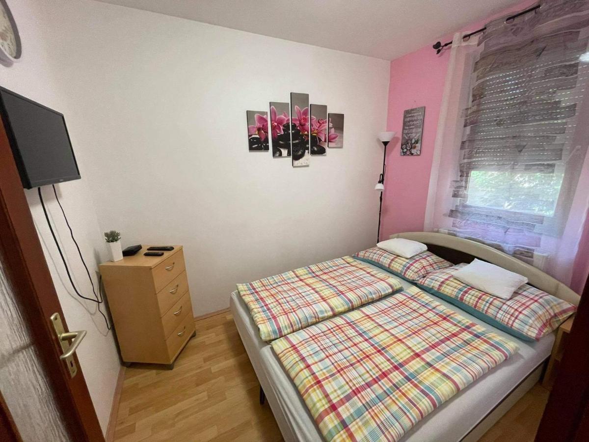 Hellasz Apartman ギュラ エクステリア 写真