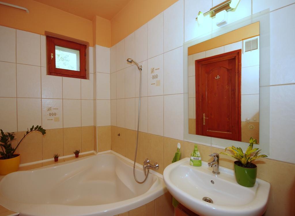Hellasz Apartman ギュラ 部屋 写真