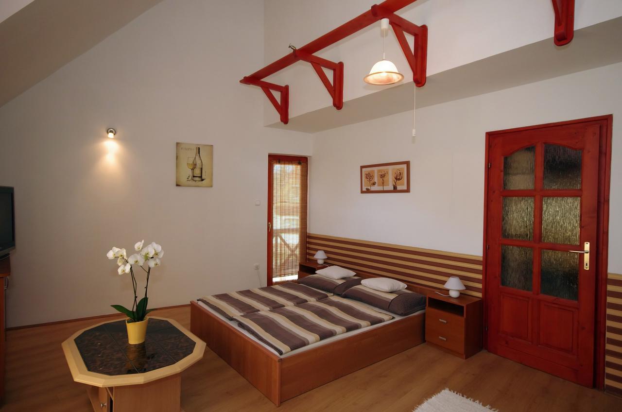 Hellasz Apartman ギュラ 部屋 写真
