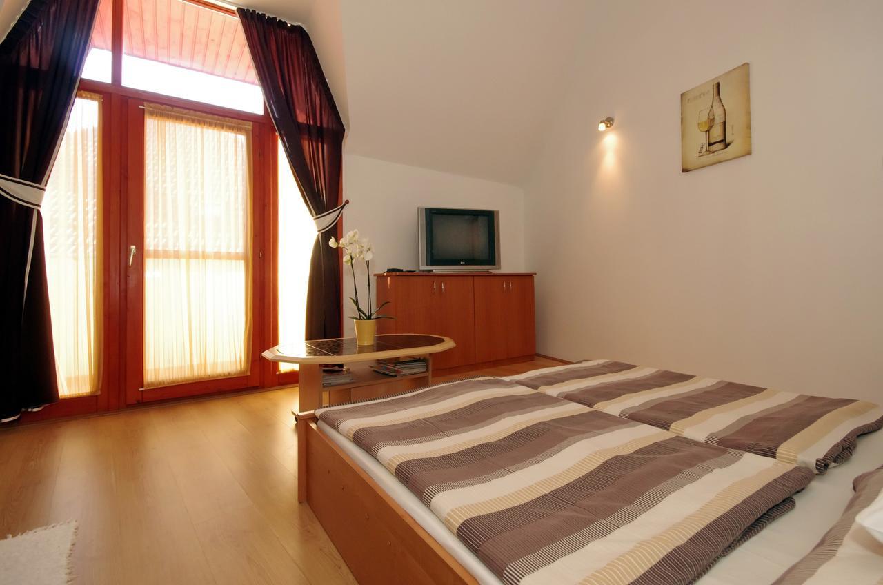 Hellasz Apartman ギュラ エクステリア 写真